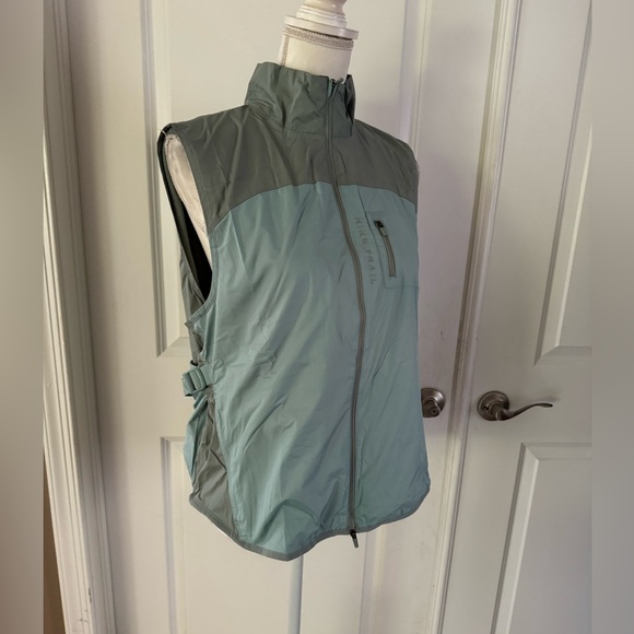 Nike Trail Repel Women's Trail Running Vest - Picture 13 of 17
